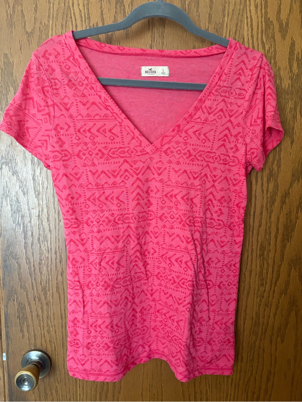 Hollister Women's Bright Pink V-Neck Aztec Print Tee